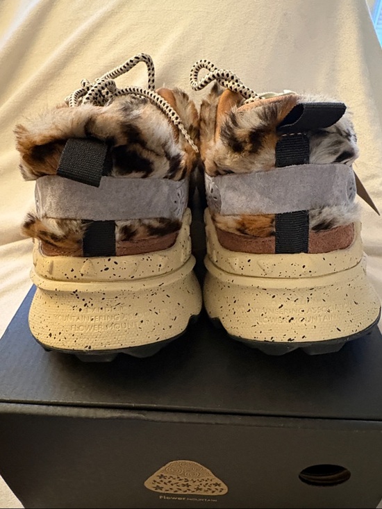 NWT Flower Mountain KOTETSU SUEDE ECO-FUR IN GREY & LIGHT BROWN - Picture 10 of 14